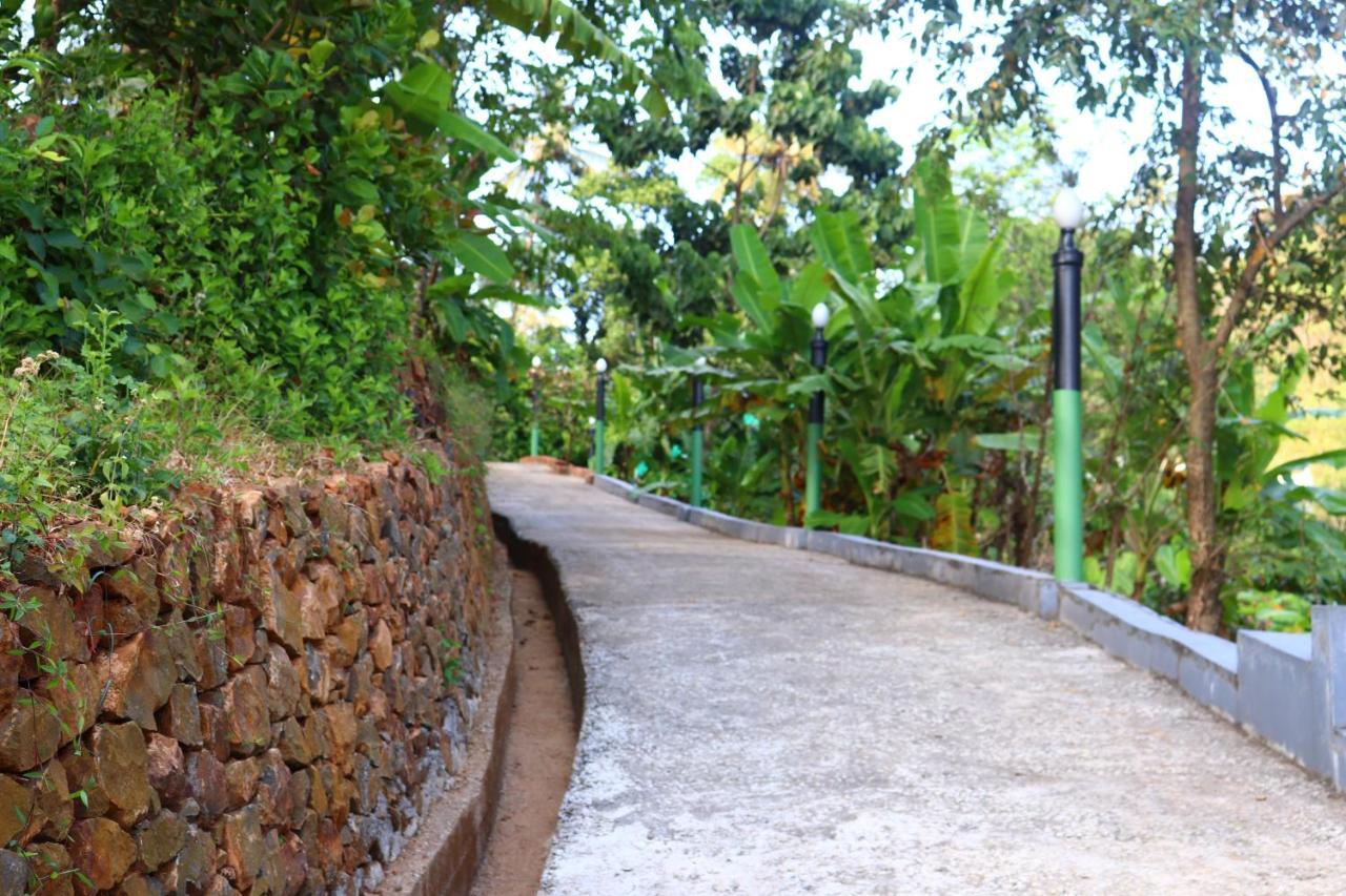 Stone Hills Hotel Kannur Bagian luar foto